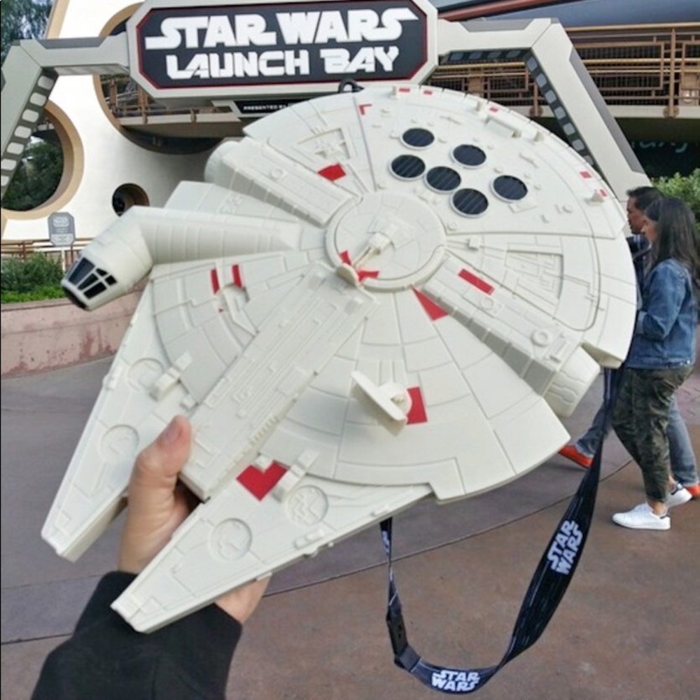 ⭐️👽 Amazing limited Park edition Millennium Falcon (multi-use) “popcorn holder”